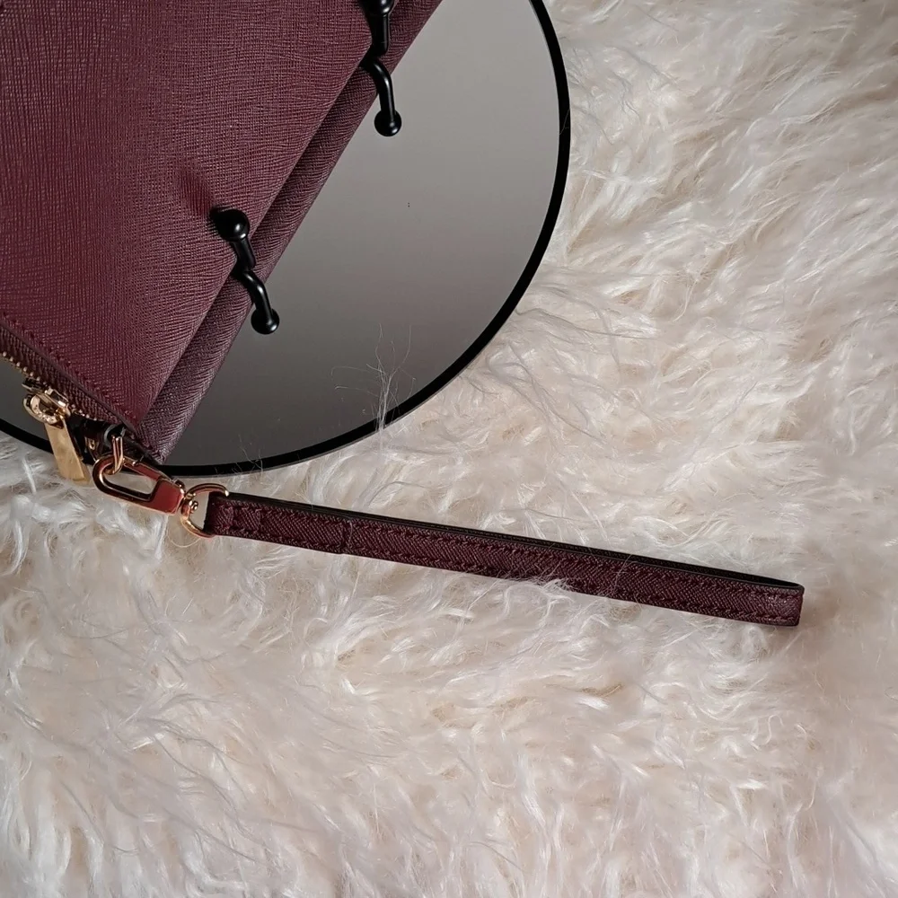 Tory Burch NWOTs Emerson Wristlet Zip Continental